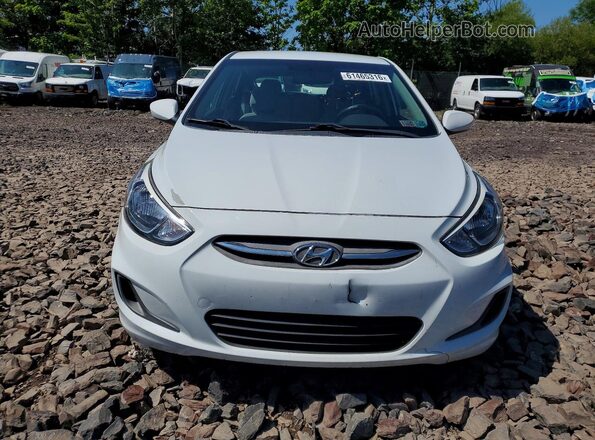 KMHCT5AE3HU363209 2017 HYUNDAI ACCENT Белый Вид спереди