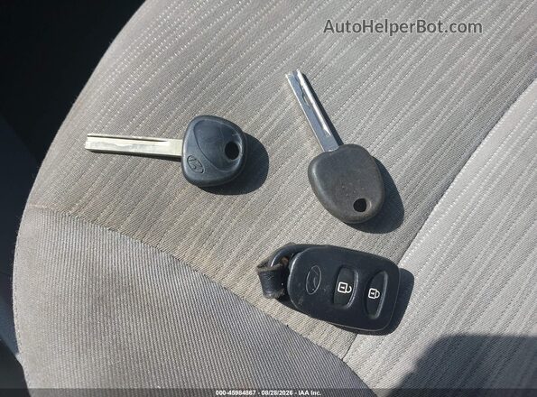 KMHCT5AE4HU323883 2017 HYUNDAI ACCENT Красный Вид панели приборов