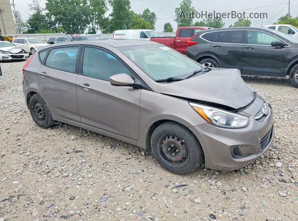 KMHCT5AE5HU364569 2017 HYUNDAI ACCENT Gray Delantero derecho
