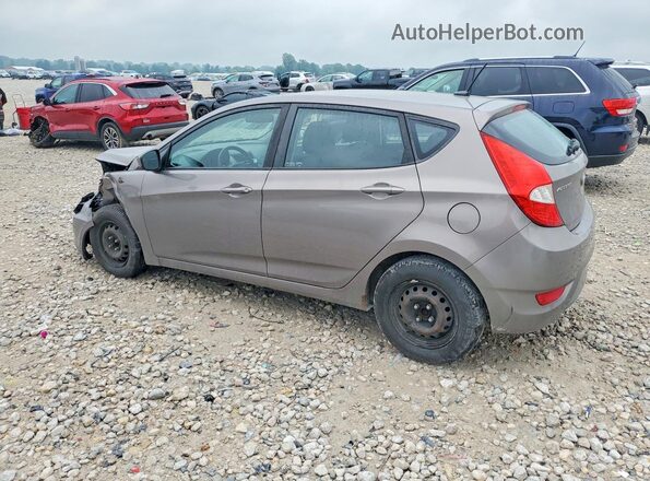 KMHCT5AE5HU364569 2017 HYUNDAI ACCENT Gray Trasero izquierdo