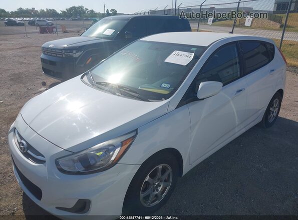 KMHCT5AE6HU318801 2017 HYUNDAI ACCENT White Widok z przodu