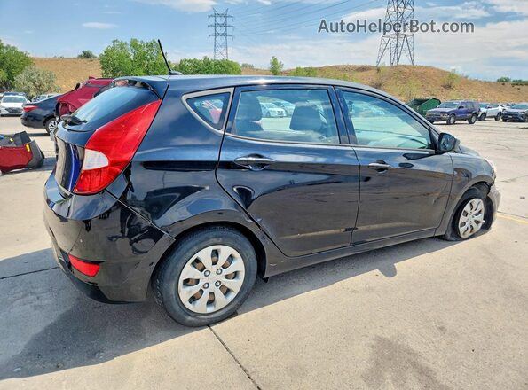 KMHCT5AE8HU334613 2017 HYUNDAI ACCENT Черный Задняя правая четверть