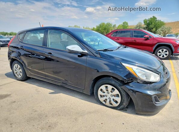 KMHCT5AE8HU334613 2017 HYUNDAI ACCENT Черный Передняя правая четверть