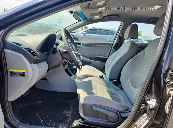 KMHCT5AE8HU334613 2017 HYUNDAI ACCENT Черный Вид салона спереди