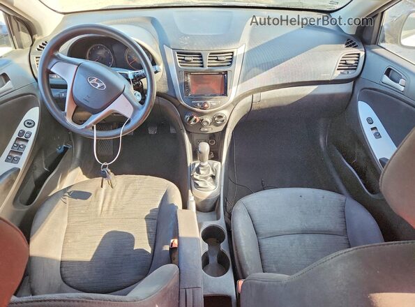 KMHCT5AE8HU336023 2017 HYUNDAI ACCENT Серебряный Вид панели приборов