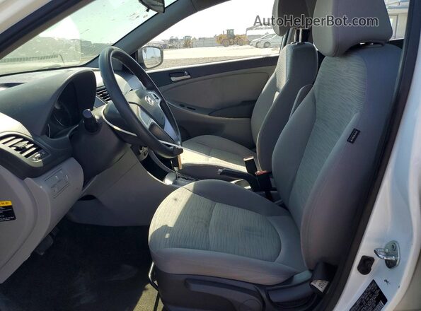 KMHCT5AE9GU255076 2016 HYUNDAI ACCENT White Вид салону спереду