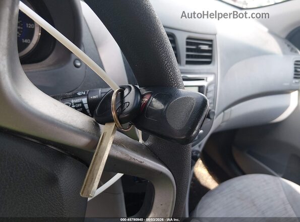 KMHCT5AE9HU318307 2017 HYUNDAI ACCENT Red Вид панелі приладів