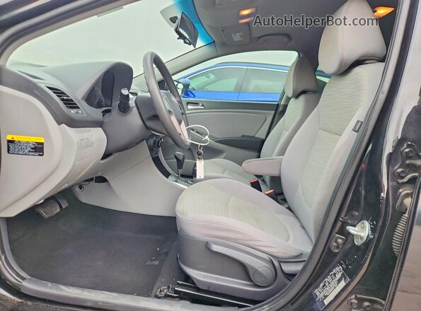 KMHCT5AEXHU347587 2017 HYUNDAI ACCENT Black Вид салону спереду