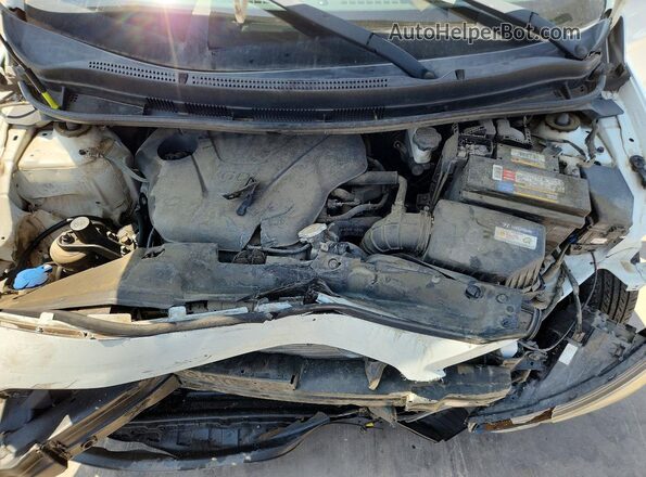KMHCT5AEXHU348402 2017 HYUNDAI ACCENT White Widok wnętrza z tyłu