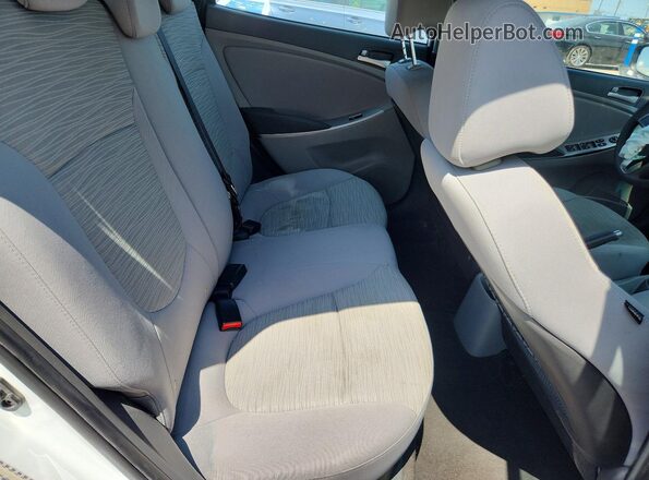 KMHCT5AEXHU348402 2017 HYUNDAI ACCENT White Widok tylnych siedzeń
