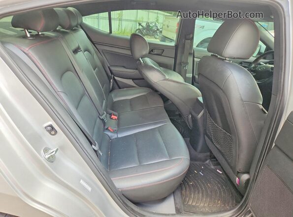 KMHD04LB2JU485012 2018 HYUNDAI ELANTRA Silver უკანა სავარძლების ხედი