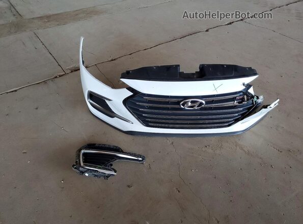 KMHD04LB7JU482011 2018 HYUNDAI ELANTRA White Widok komory silnika