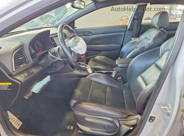 KMHD04LB7JU503164 2018 HYUNDAI ELANTRA Серебряный Вид салона спереди