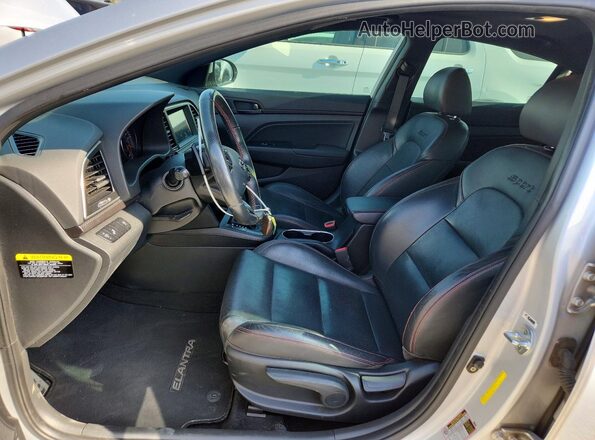 KMHD04LB7JU574946 2018 HYUNDAI ELANTRA Silver Вид салону спереду