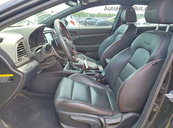 KMHD04LB8JU499139 2018 HYUNDAI ELANTRA Черный Вид салона спереди