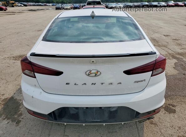 KMHD04LB8KU814586 2019 HYUNDAI ELANTRA Белый Вид сзади