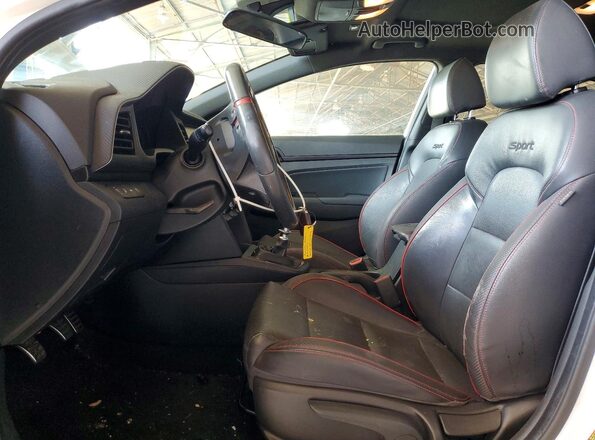 KMHD04LB8KU838581 2019 HYUNDAI ELANTRA White Vista interior delantera