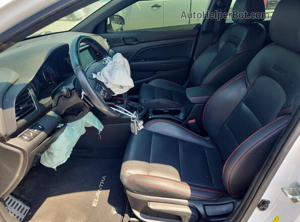 KMHD04LBXLU992761 2020 HYUNDAI ELANTRA Белый Вид салона спереди