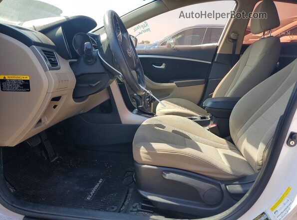 KMHD35LH0GU267175 2016 HYUNDAI ELANTRA Белый Вид салона спереди