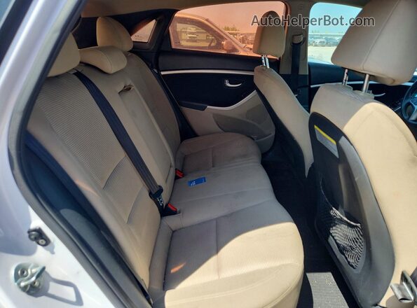 KMHD35LH0GU267175 2016 HYUNDAI ELANTRA Белый Вид задних сидений
