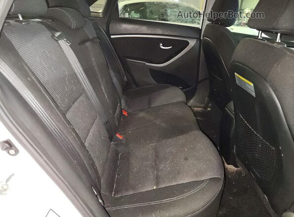 KMHD35LH1GU323950 2016 HYUNDAI ELANTRA White Вид задньої частини салону