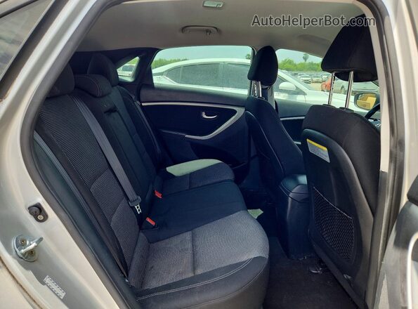 KMHD35LH1HU368758 2017 HYUNDAI ELANTRA Silver Widok tylnych siedzeń