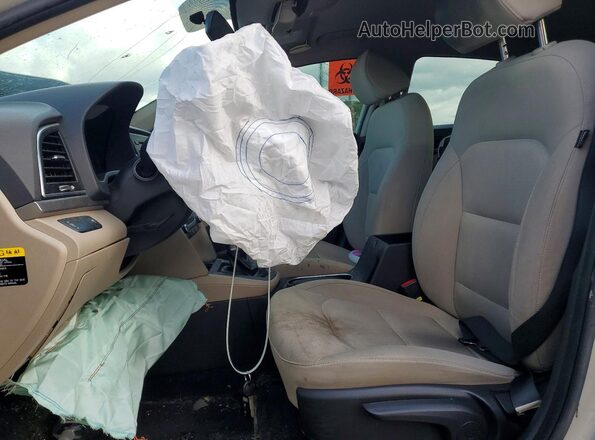 KMHD74LF7HU301496 2017 HYUNDAI ELANTRA Кремовый Вид салона спереди