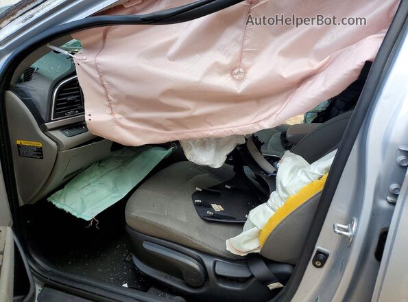KMHD74LF8JU677954 2018 HYUNDAI ELANTRA Silver Вид салону спереду