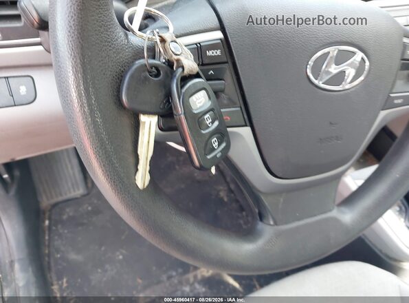 KMHD84LF0HU103050 2017 HYUNDAI ELANTRA Черный Вид панели приборов