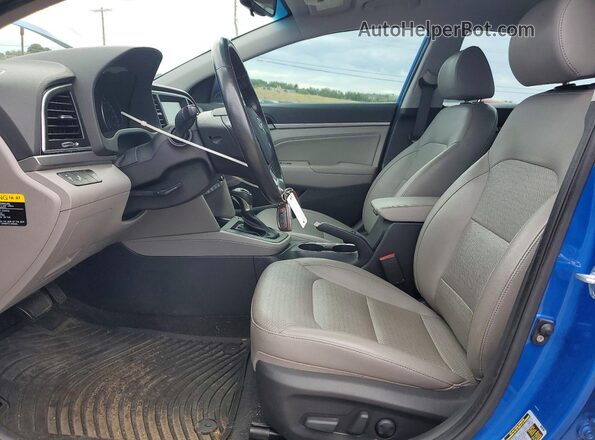 KMHD84LF0HU359799 2017 HYUNDAI ELANTRA Blue Սալոնի դիմացի տեսք