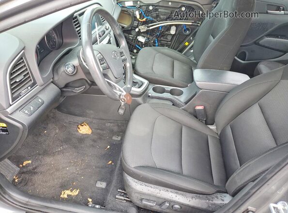 KMHD84LF1HU245052 2017 HYUNDAI ELANTRA Silver წინა სალონის ხედი