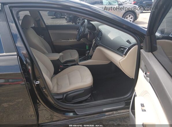 KMHD84LF2HU237218 2017 HYUNDAI ELANTRA Черный Вид салона спереди
