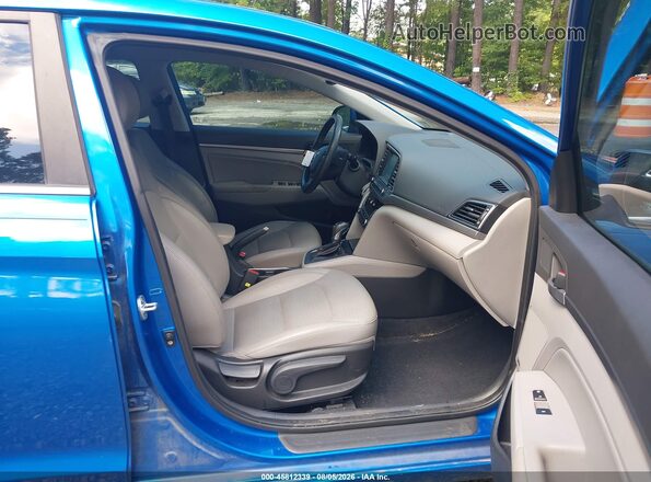 KMHD84LF2HU359898 2017 HYUNDAI ELANTRA Blue Widok wnętrza z przodu