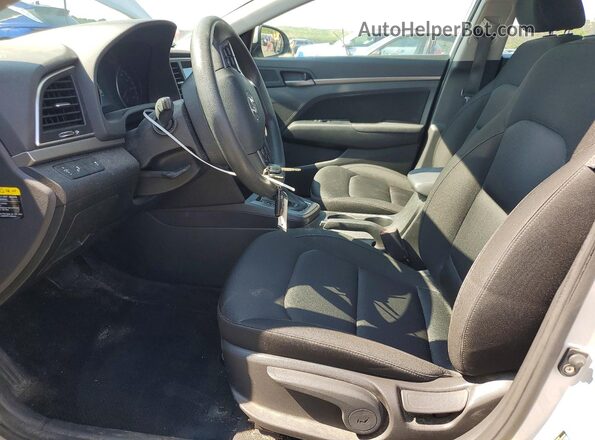 KMHD84LF2JU720214 2018 HYUNDAI ELANTRA Silver Вид салону спереду