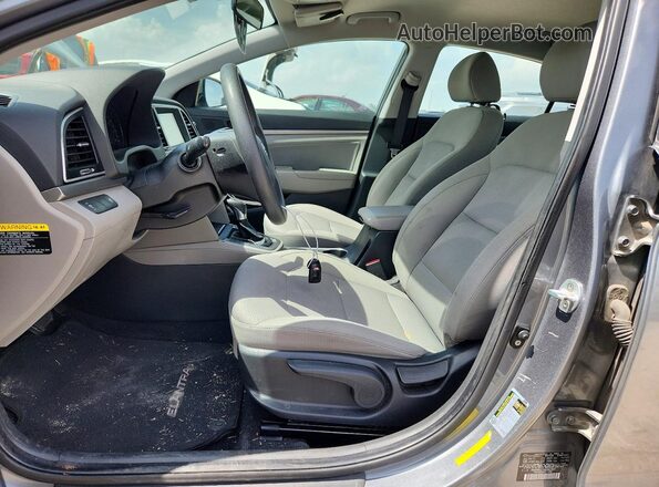 KMHD84LF3HU062963 2017 HYUNDAI ELANTRA Серебряный Вид салона спереди