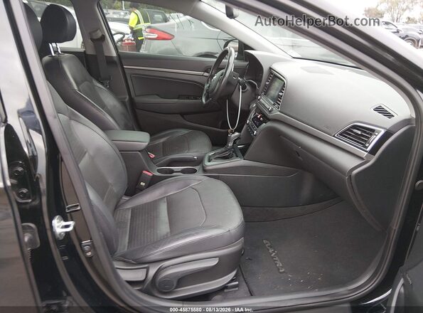 KMHD84LF4HU339913 2017 HYUNDAI ELANTRA Черный Вид салона спереди