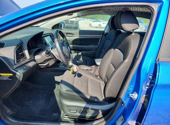 KMHD84LF4HU361832 2017 HYUNDAI ELANTRA Blue წინა სალონის ხედი