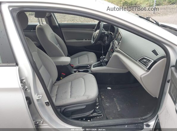 KMHD84LF4JU504137 2018 HYUNDAI ELANTRA Серебряный Вид салона спереди