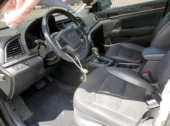 KMHD84LF6HU064738 2017 HYUNDAI ELANTRA Черный Вид салона спереди