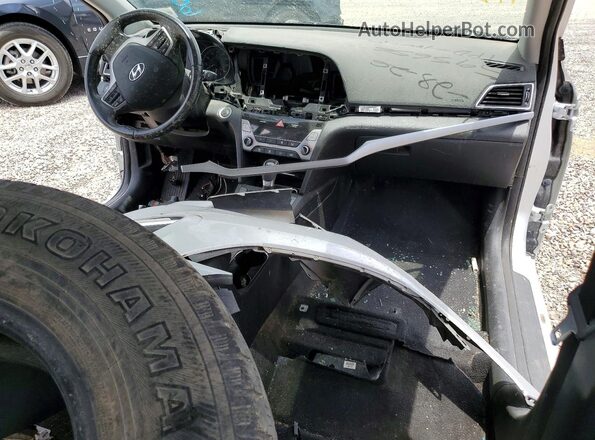 KMHD84LF6JU609570 2018 HYUNDAI ELANTRA Silver წინა პანელის ხედი
