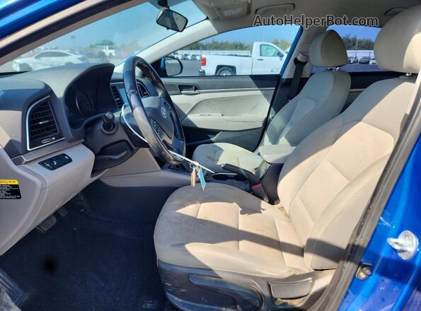 KMHD84LF7HU141875 2017 HYUNDAI ELANTRA Синий Вид салона спереди