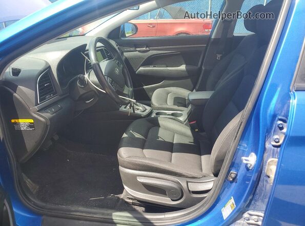 KMHD84LF7HU329229 2017 HYUNDAI ELANTRA Синий Вид салона спереди