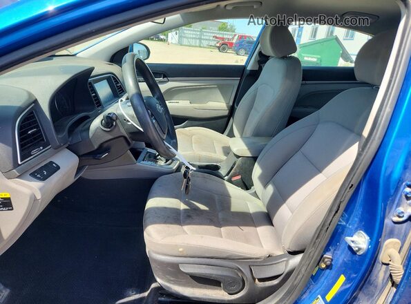 KMHD84LF7JU609206 2018 HYUNDAI ELANTRA Синий Вид салона спереди