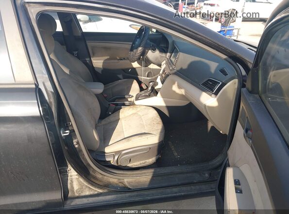 KMHD84LF9JU493152 2018 HYUNDAI ELANTRA Black Front interior view