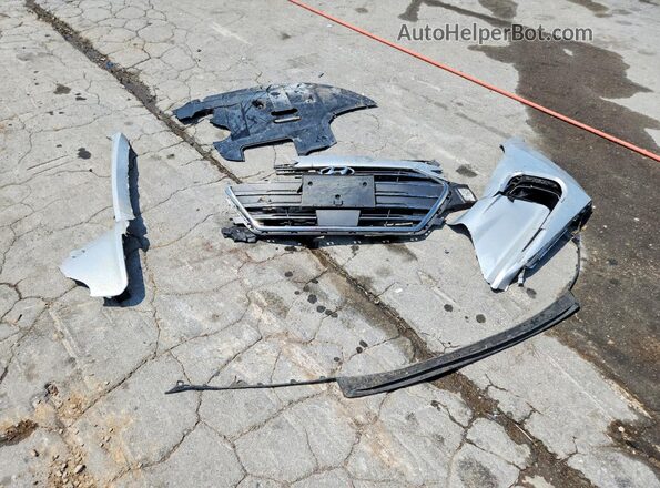 KMHD84LF9JU524299 2018 HYUNDAI ELANTRA Silver Widok komory silnika