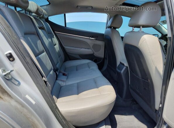 KMHD84LF9JU524299 2018 HYUNDAI ELANTRA Silver Widok tylnych siedzeń