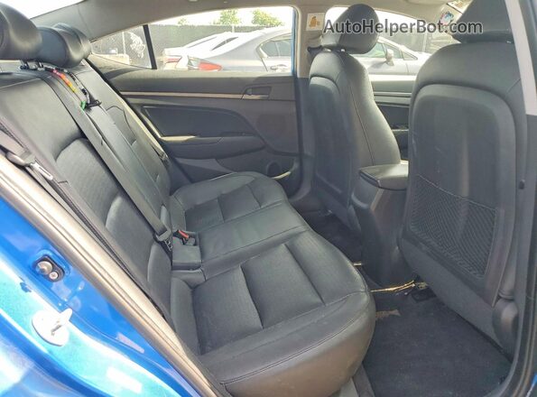 KMHD84LFXHU063544 2017 HYUNDAI ELANTRA Blue Widok tylnych siedzeń