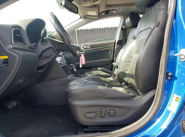 KMHD84LFXHU063544 2017 HYUNDAI ELANTRA Blue Widok wnętrza z przodu