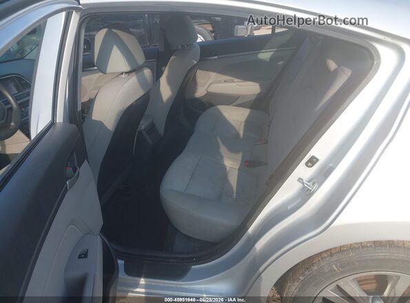 KMHD84LFXHU064368 2017 HYUNDAI ELANTRA Silver Widok naklejki z numerem VIN