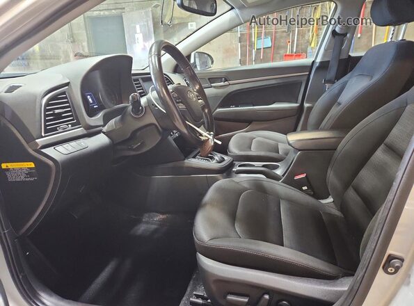 KMHD84LFXHU249987 2017 HYUNDAI ELANTRA Silver Սալոնի դիմացի տեսք
